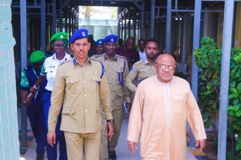 Taliyaha Ciidanka booliiska soomaaliyeed oo la kulmay madaxda howlgalka midowga afrika ee ATMIS