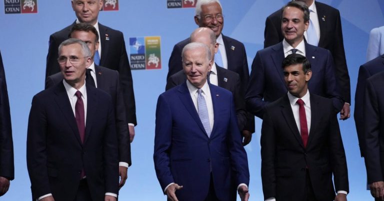 Madaxweyne Biden iyo Zelensky oo ku kulmaya Vilnius