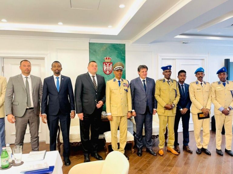 Taliyaha ciidan Booliska Soomaaliya oo Belgrade kula kulmay saraakiisha ammaanka ee dalka Serbiya