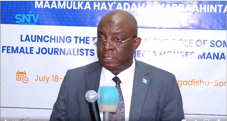 Wasiirka Warfaafinta oo tababar u furay qaar ka mid ah gabdhaha saxafiyiinta Soomaaliya