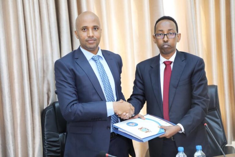 Guddiga dib u eegista iyo la socodka hirgelinta Dastuurka oo maanta wareejiyay heshiisyadii ay gaareen Golaha Wadatashiga Qaranka