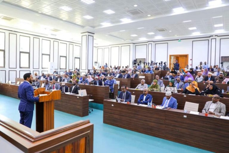 Kulanka golaha shacabka oo looga hadlay hindise sharciyeedyada hantidhowrka iyo hubka