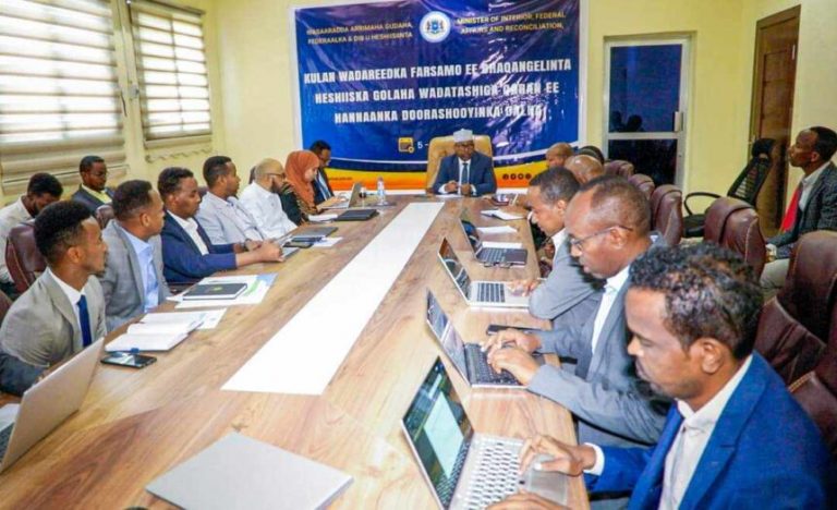 Wasiirka Arrimaha gudaha oo furay kulan muhiim ah