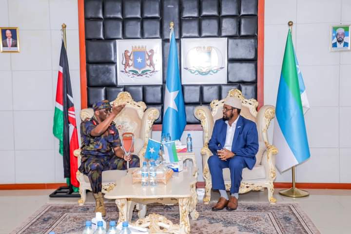 Madaxweynaha Jubbaland oo kulan la qaatay taliyaha Ciidamada Milateriga Kenya