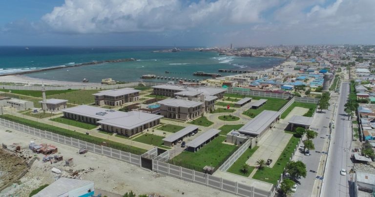 Wasaaradda Howlaha guud oo wadda Qorshe Warshado looga dhisayo meelo ka baxsan magaalada Muqdisho