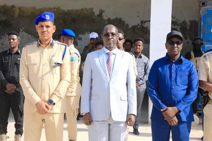 Guddoomiyaha Gobolka Banaadir iyo Taliyaha Ciidanka Boliiska ayaa booqday xarunta Gaadiidka Ciidanka Boliiska