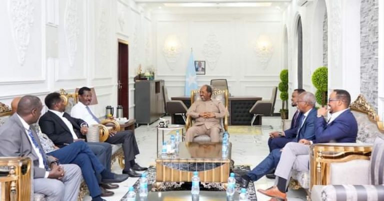 Madaxweyne Xasan Sheekh oo Dhuusamareeb ka bilaabay kulamada Abaabulka Dadweynaha ee Xoreynta Dalka “SAWIRRO”