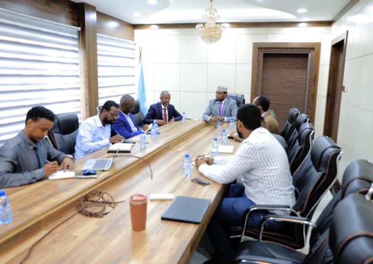 Wasaaradaha Qorshaynta iyo waxbarashada oo ka wada shaqaynaya horumarinta qorshaha waxbarasho ee dalka