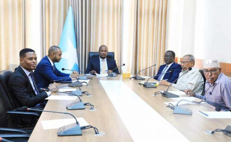 Wasiirka difaaca XFS iyo ku xigeenkiisa oo maanta hor tagay guddiga difaaca Qaranka ee Aqalka sare BFS