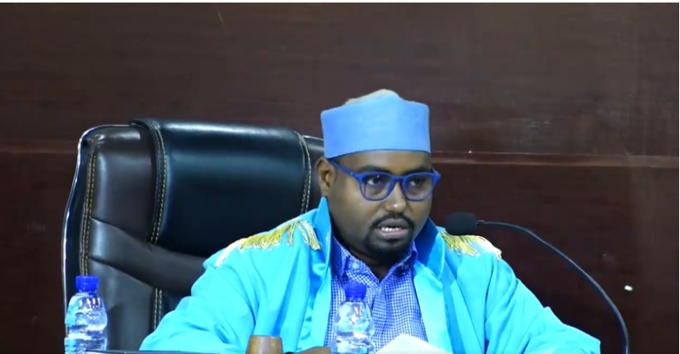 Maxkamadda gobolka Banaadir oo 10-sanno xabsi ah ku xukuntay nin sixir iyo turufo kale ku qaraabanayay