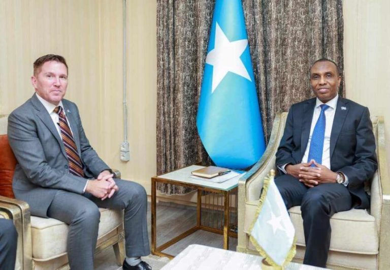 Soomaaliya iyo Maraykanka oo ka wada hadlay wejiga labaad ee la dagaallanka Khawaarijta