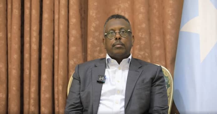 Wasiirka Cadaaladda XFS oo bogaadiyay guulaha laga gaaray khawaarijta.