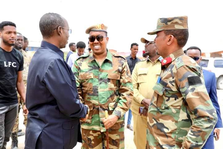 Guddoomiyaha g/banaadir ayaa maanta si rasmi ah Taliyaha qeybta 21-aad ee ciidanka xooga dalka  ku wareejiyay Toban Halaad oo Geel ah oo loogu talagalay ciidamada
