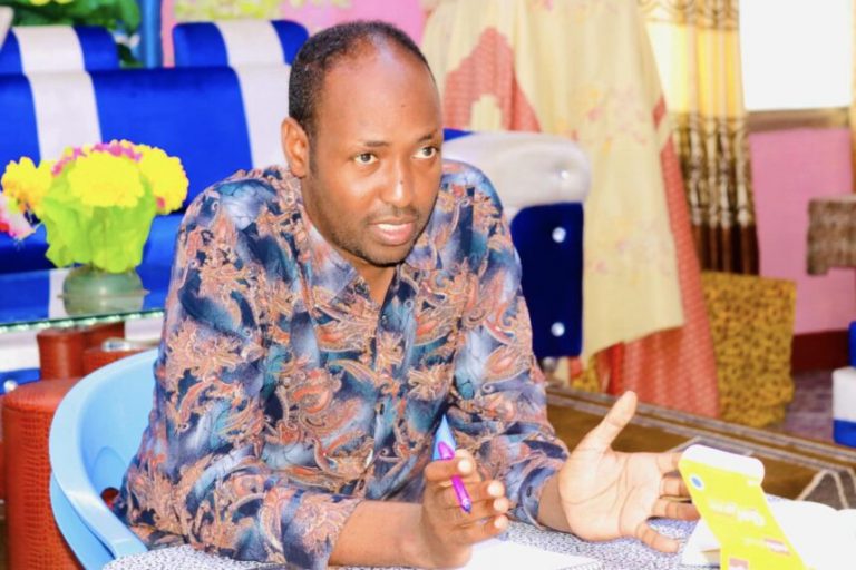 Wasiirka Amniga koofur galbeed oo la kulmay saraakiisha ciidamada iyo maamulka degmada Baraawe