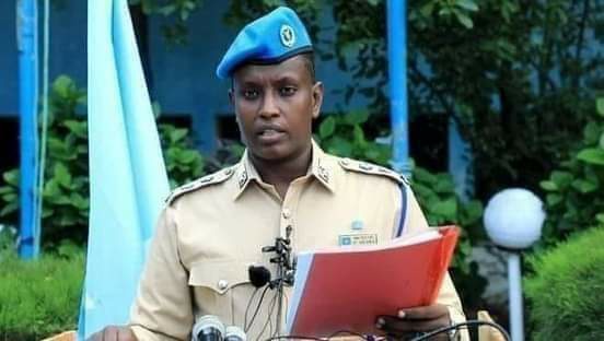 Afhayeenka Booliska oo kawarbixiyey khasaaraha ka dhashay Qarax ruux naftii haliga ah uu ku weereray goob ay ku shaahaan dhalinyaro