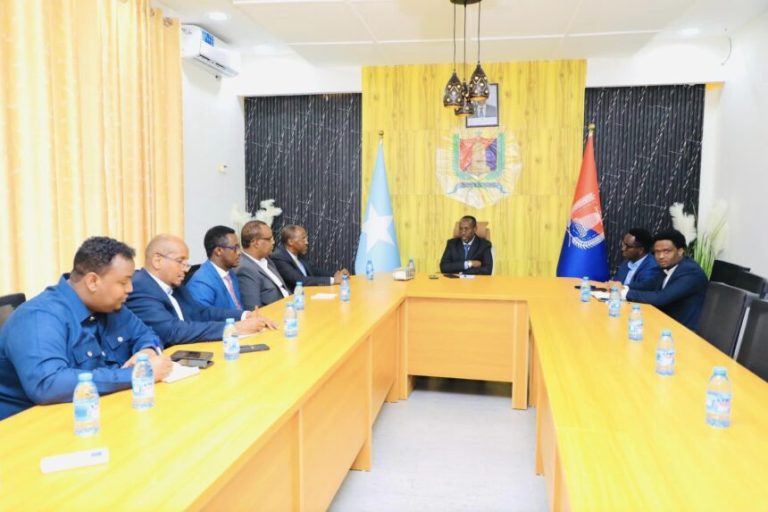 Guddoomiyaha gobalka banaadir ayaa xarunta dowlada hoose ku qaabiley  ergayga gaarka u qabilsan Soomaaliya iyo Soomaliland