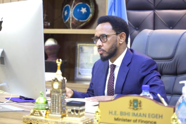 Soomaaliya iyo Maraykanka oo ka wada hadlay deyn cafinta