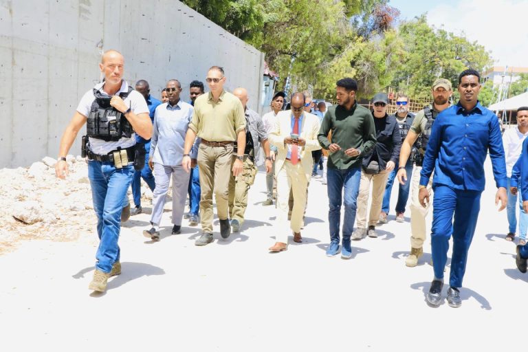 Duqa Muqdisho oo qaabbilay Safiirka Talyaaniga u joogo Soomaaliya