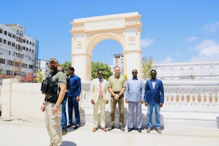 Duqa Muqdisho oo Safiirka Talyaaniga ee Soomaaliya ku wareejiyay dhismaha Casa Italia