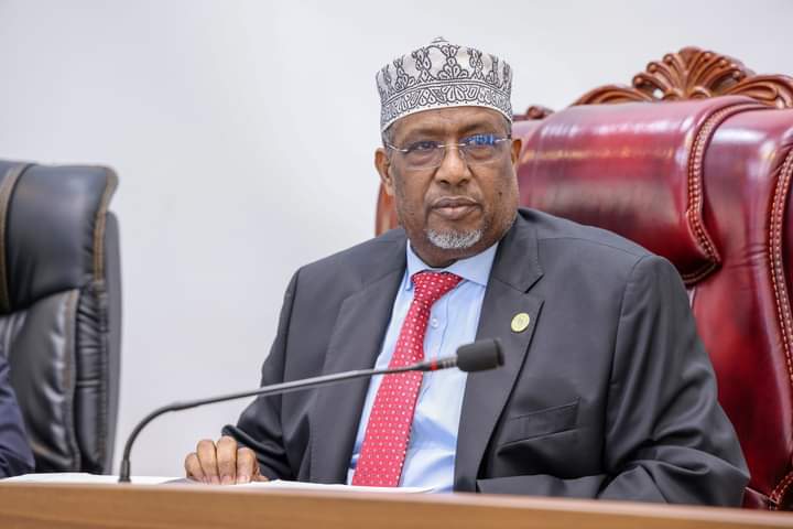 guddoomiye sheekh aadan madoobe oo shir guddoomiyey kulanka guud ee golaha shacabka bjfs.