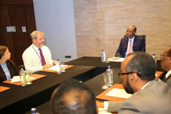 Madaxweynaha Koonfur Galbeed Mudane Cabdicasiis Xasan ayaa Magaalada Narobia kulan kula qaatay Danjiraha Dowladda Denmark ufadhiya Soomaaliya