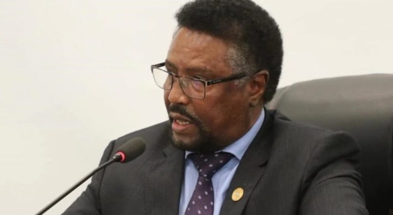 Guddoomiyihii hore ee Golaha Shacabka oo ku baaqay in la garab istaago ciidanka Qaranka