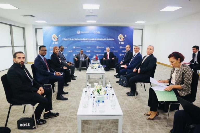 Wasiirka Ganacsiga iyo Warshadaha XFS oo dalka Turkiga kula kulmay dhiggiisa dalkaas Prof. Dr. Ömer BOLAT