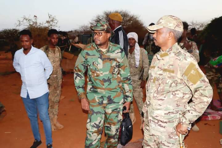 Taliyaha ciidanka Dhulka oo gaaray deeeganka Biya-cadde ee gobalka Shabeelaha dhexe