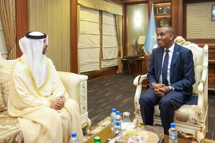 Ra’iisul Wasaaraha XFS oo xafiiskiisa ku qaabilay Safiirka dowladda Imaaraadka carabta u fadhiya Soomaaliya