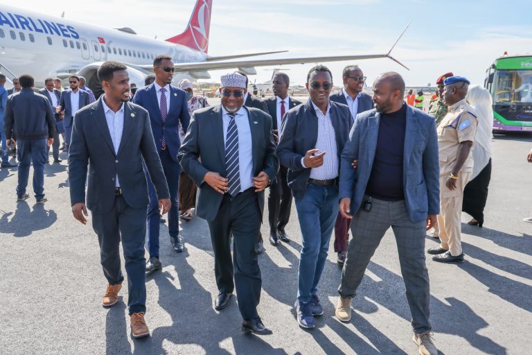 Guddoomiye Sheekh Aadan Madoobe oo maanta dalka dib ugu soo laabtay