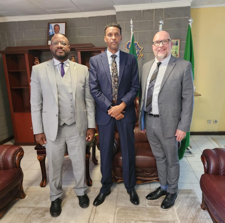 Danjiraha JFS ee dalka Ethiopia oo Xafiiskiisa ku Qaabilay Safiirada Maraykanka iyo Portugal ee dalka Ethiopia.