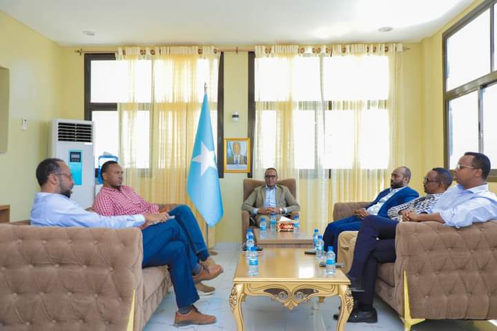 Guddoomiyaha Hay’adda SODMA oo kula la qaatay wasiiradda Gargaar ee Dowlad Goboleedyada