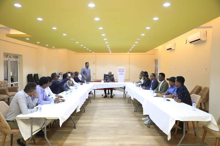 Ergayga Madaxweynaha JFS u qaabilsan Somaliland oo la kulmay Wasiirada iyo Xildhibaanada Dowlad Goboleedka Galmudug
