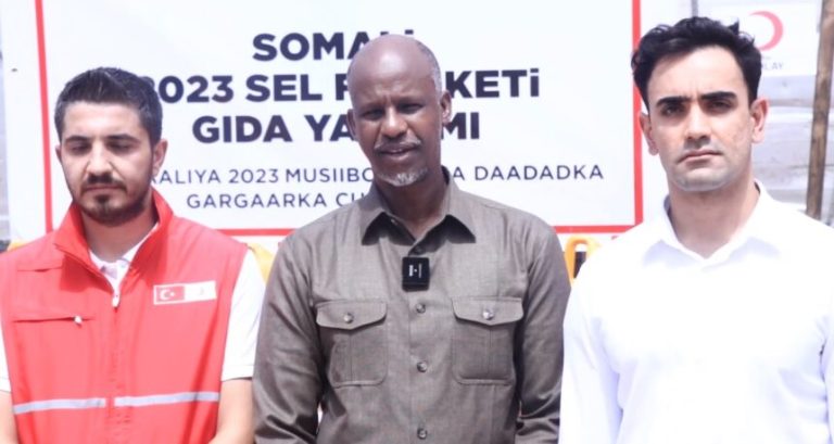 Hay’adda Maareynta Musiiboyinka oo deeq raashin ah kala wareegtay Hay’adda bisha Cas Turkiga