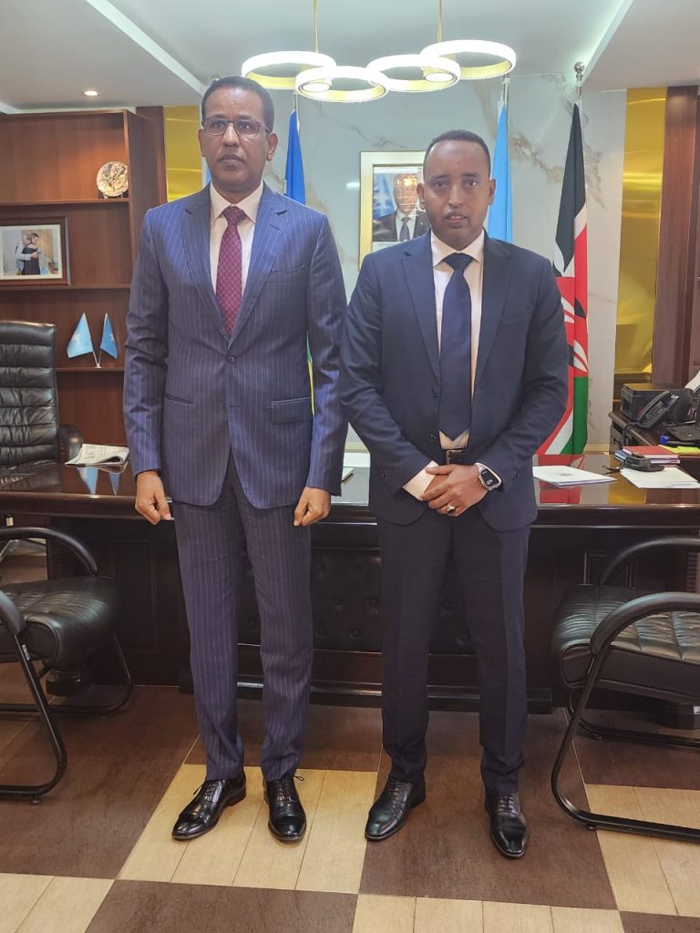 Taliyaha Hoggaanka Baarista dambiyada Boliiska Soomaaliyeed oo booqday Safaaradda JFS ee dalka Kenya.