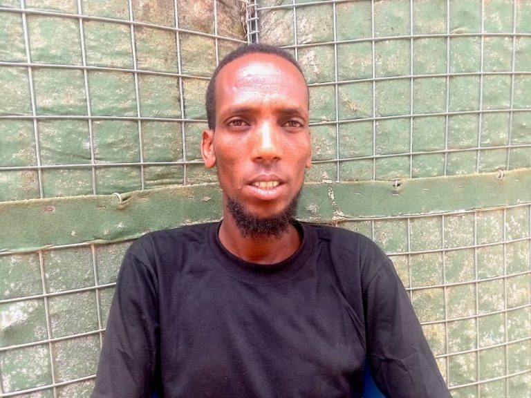 Yuusuf Xasan Cusmaan oo magac afgarashada loo yaqaano (Diyaarsane) oo ka tirsanaa khawaarijta ayaa isku soo dhiibey taliska Qeybta 60-aad ee ciidanka baydhabo.