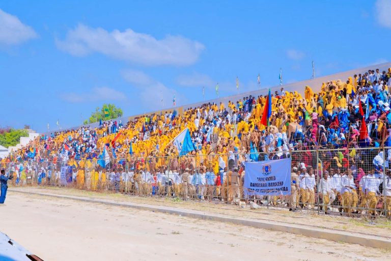 Shacabka Muqdisho oo isku soobaxay ayaa dareenkooda ku muujiyay garoonka ciyaaraha ee enjineer yariisow.
