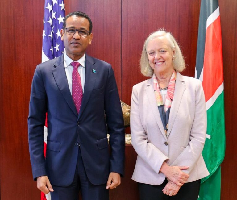 Safiirka Soomaaliya ee dalka Kenya oo la kulmay safiirka Maraykanka ee dalkaas