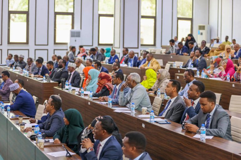 Golaha Shacabka oo sharciga Xuquuqda Caruurta dib ugu celshay Xukuumadda