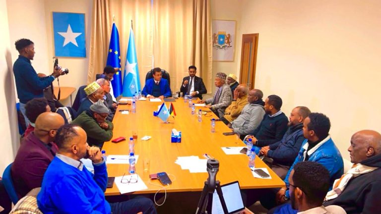 Danjiraha JFS u fadhiya Midowga Yurub oo kulan degdeg ah isugu yeeray jaaliyadda Yurub