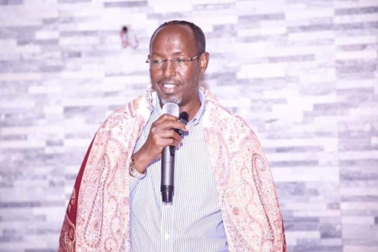 Guddoomiyaha gobolka Banaadir oo kulan casho sharaf ah la qaatay maamulka dugsiga gabdhaha Agoonta