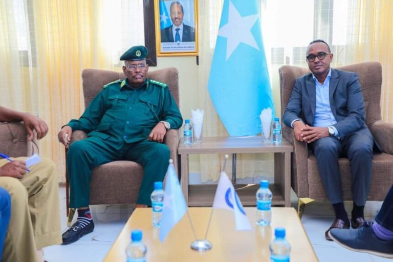 Taliyaha Ciidanka Asluubta oo booqday Xarunta SoDMA