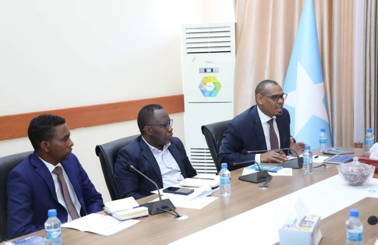 Guddiga Khayraadka Qaranka ee Aqalka sare oo kulan la qaatay Wasiirka xannaanada Xoolaha