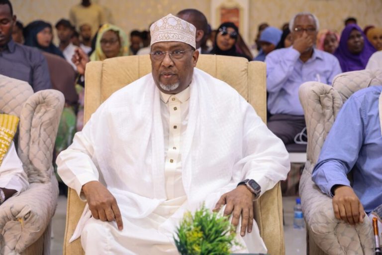 Guddoomiyaha Golaha Shacabka oo ka qayb galay munaasabad lagu taageerayey dib u eegista dastuurka