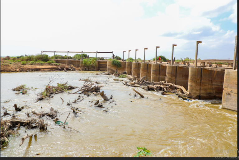 Mas’uuliyiin ka socday Hay’adda Maareynta Musiiboyinka iyo Hirshabelle oo booqday biya xireenka Sabuun ee duleedka Jowhar.