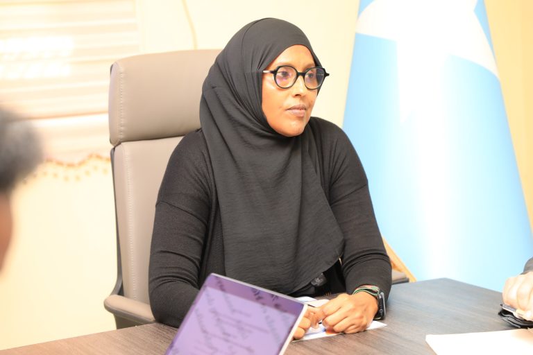 Guddoomiyaha Hay’adda Qaxootiga iyo Barakacayaasha Qaranka oo shir la yeelatay madaxda Hay’adaha Qaxootiga iyo Barakacayaasha Maamul Gobaleedyada iyo Gobalka Banaadir.