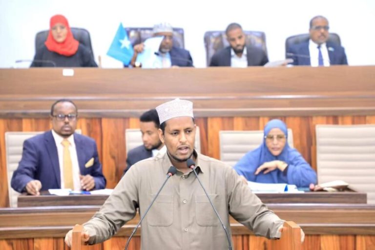 Baarlamaanka oo maanta soo afmeeraya dooda Cutubka Afraad ee Dastuurka