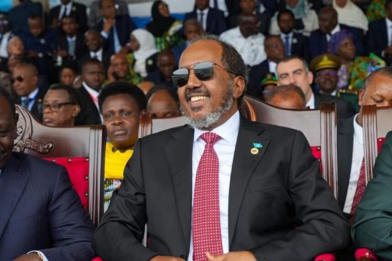 Madaxweynaha JFS oo booqasho rasmi ah ku jooga Tanzania ayaa ka qeyb galay munaasabada maalinta midnimada dalkaasi