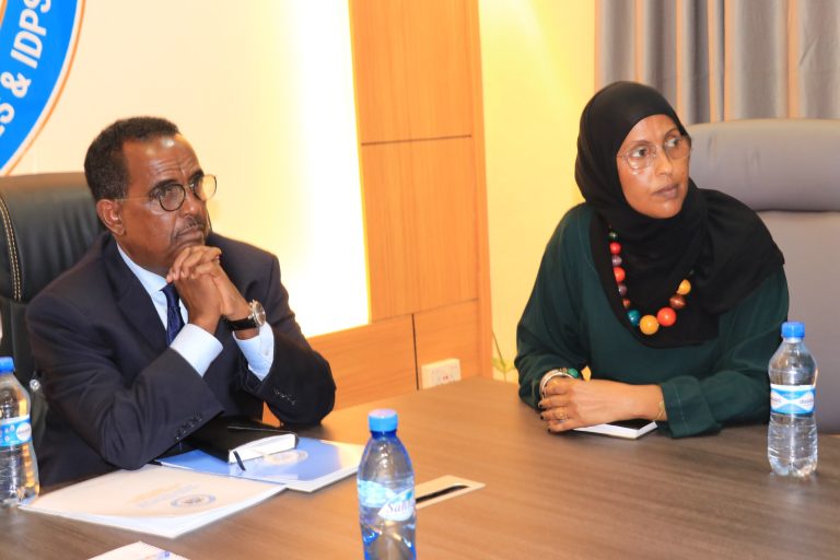 Wasiirka Cusub ee Wasaradda Arimaha Gudaha oo Booqasho ku tagay Xafiisyada Hay’adda Qaxootiga iyo Barakacyaasha Qaranka (NCRI)