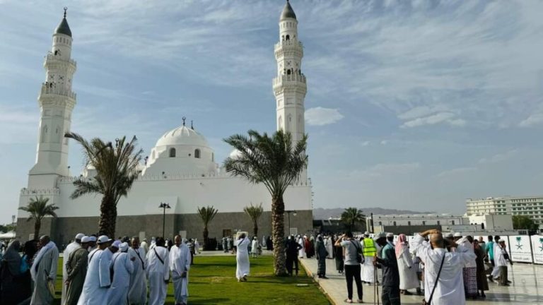 Xujeyda Soomaaliyeed ee gaartay Sacuudiga oo booqday goobaha barakeysan ee Madiina